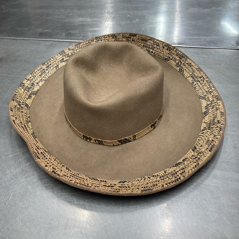 Collection eighteen 80% wool hat